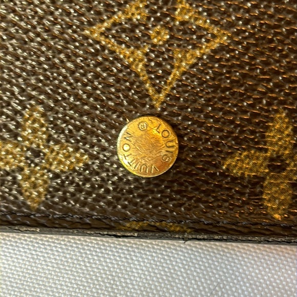 Louis Vuitton International Wallet - Picture 6 of 7